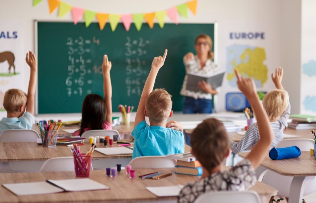 O szacunku do historii uczą już najmłodsi – Szkoła Podstawowa nr 1 w Brwinowie i jej edukacyjne spacery